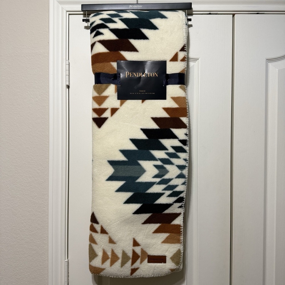 NWT PENDLETON Ultra Soft Plush 50" x 70" Peak Canyon Aztec Ivory Throw Blanket